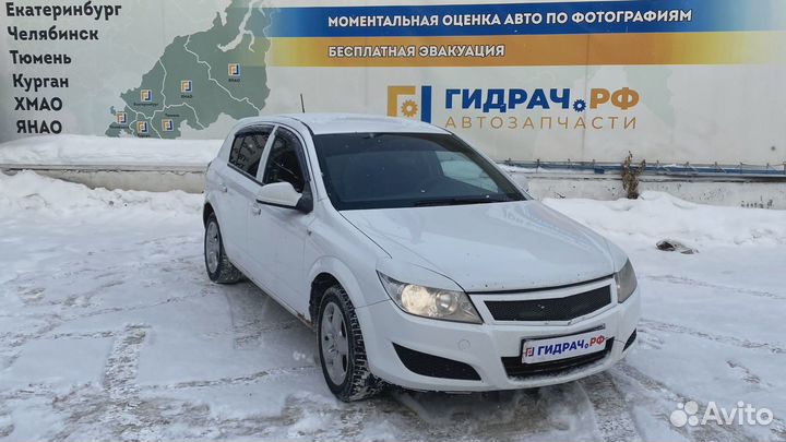 Накладка порога внутренняя правая Opel Astra (H) 7