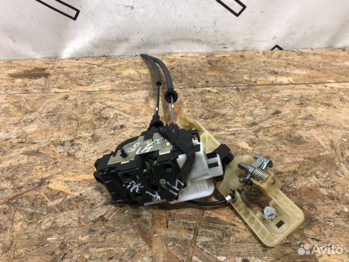 Замок двери задний правый Hyundai Santa Fe 2