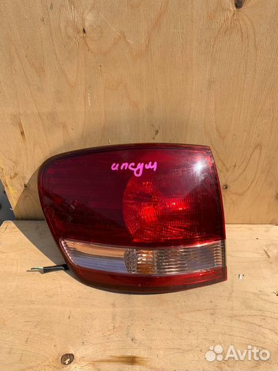Задний левый фонарь Toyota Ipsum