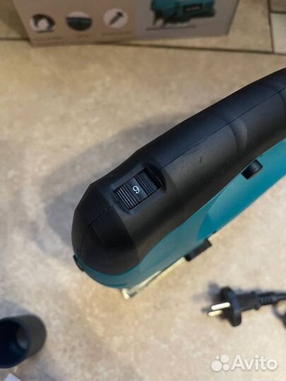 Лобзик Makita 900W с лазером