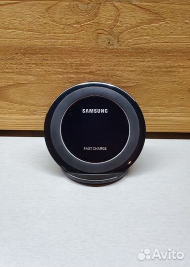 Беспроводное зарядное устройство Samsung EP-NG930