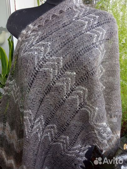 Палантины пуховые в ассортименте ручной вязки