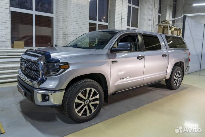 Выдвижные электрические пороги на Toyota Tundra