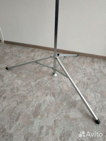 Экран для проектора на штативе