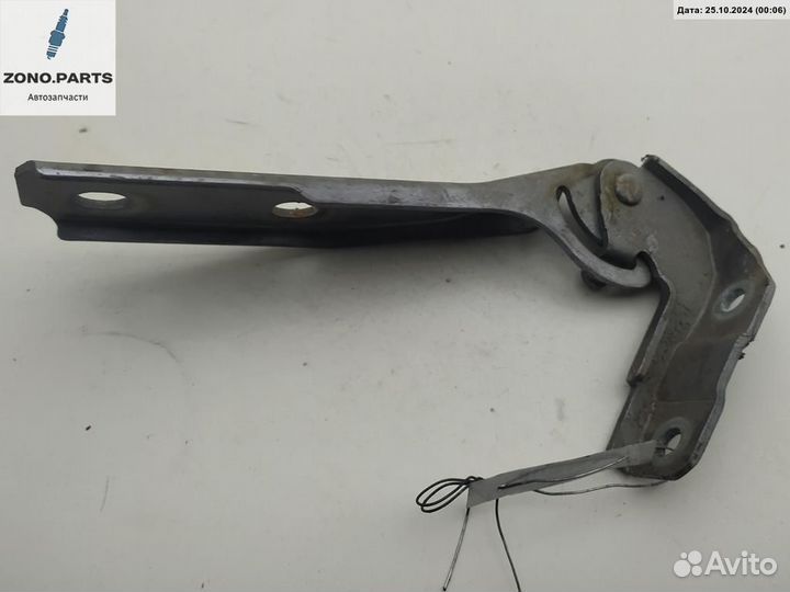 Петля капота левая 8P0823301 на Audi A3 8P (2003-2012)