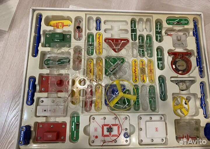 Электронный конструктор знаток