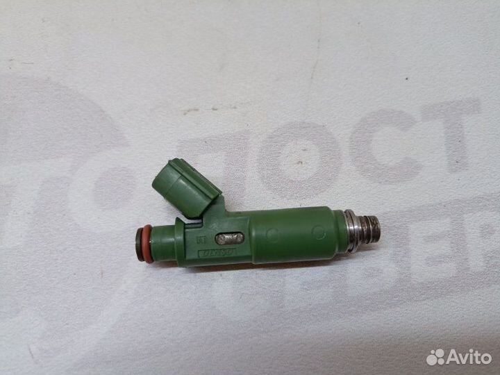 Форсунка топливная Toyota Avensis ZZT251 1ZZ-FE