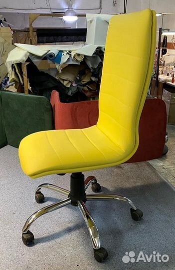 Офисное кресло