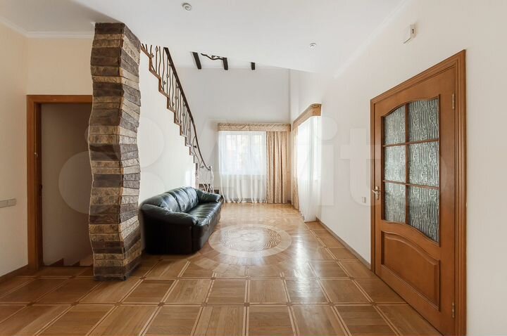 Коттедж 257 м² на участке 10 сот.