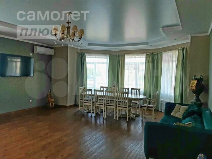 Дом 298 м² на участке 9,7 сот.