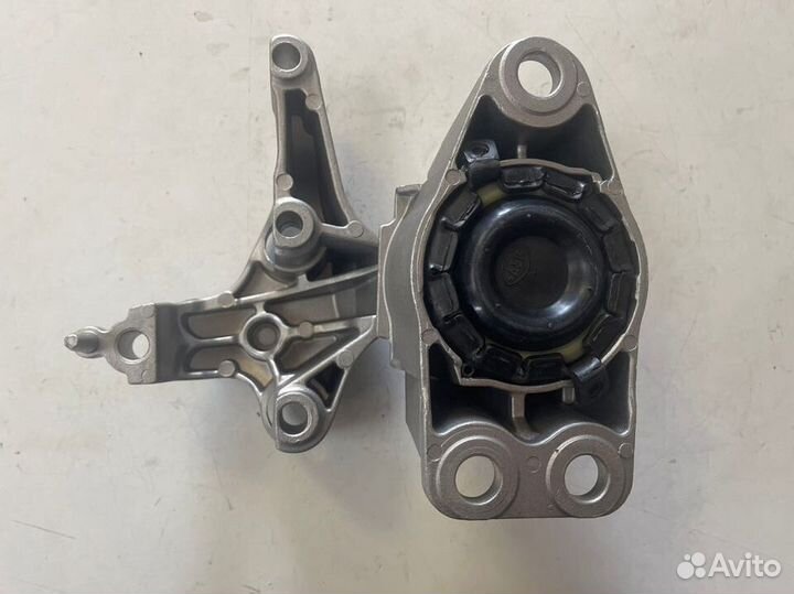 Опора двигателя правая Рено Дастер дизель 1.5