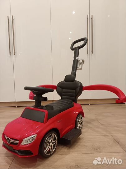 Машинка каталка с ручкой mercedes