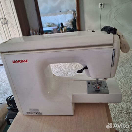 Швейная машинка janome
