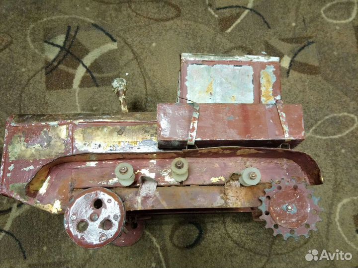 Игрушка трактор