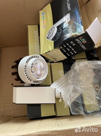 Светильники трековые