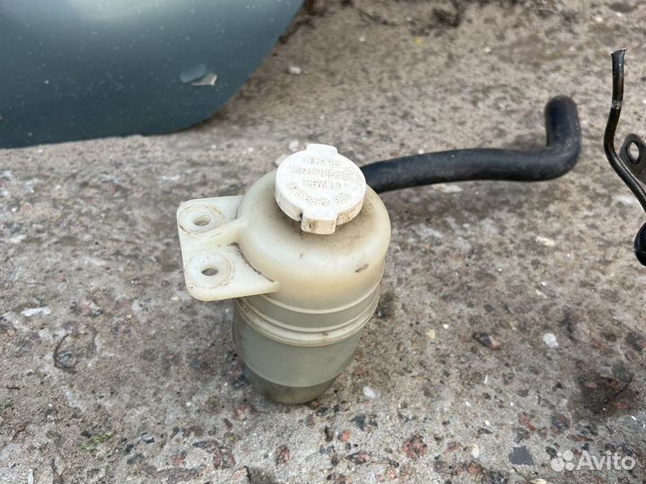 Бачок гур на lancer 9