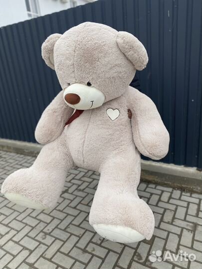 Большой Плюшевый медведь