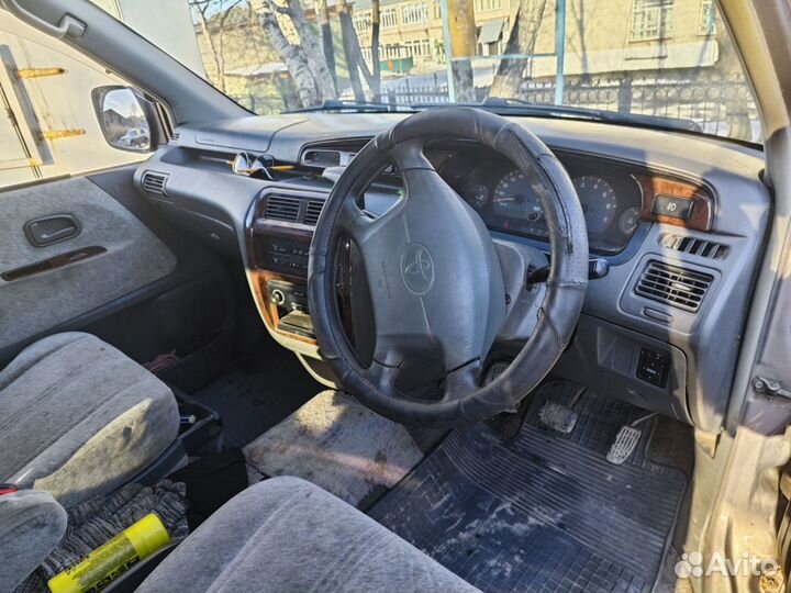 Toyota Lite Ace Noah 2.0 AT, 1997, 181 285 км