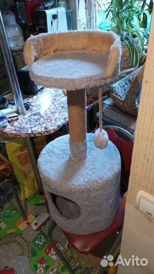 Домик для кошек с когтеточками и лежанками новый