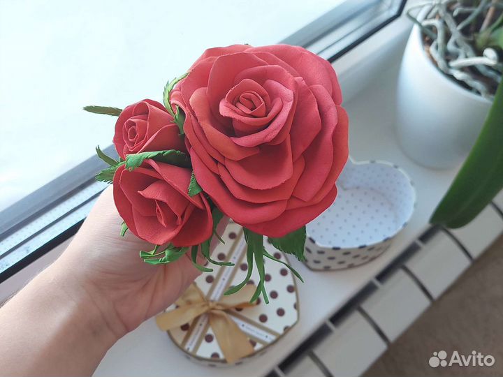 Брошь Красные розы