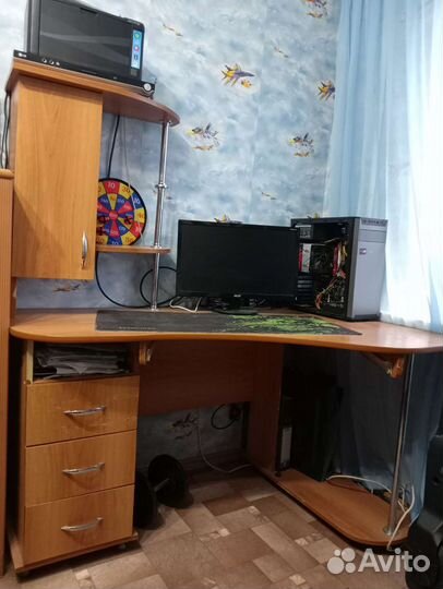 Компьютерный стол