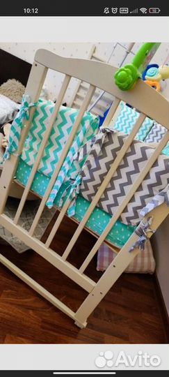 Детская кроватка с маятником