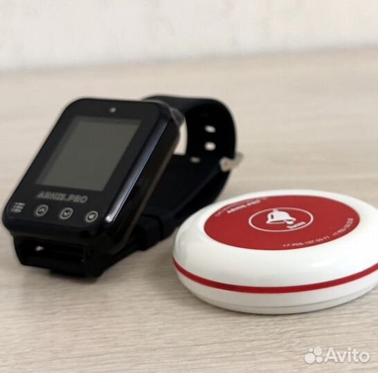 Кнопка вызова персонала и часы в салон красоты