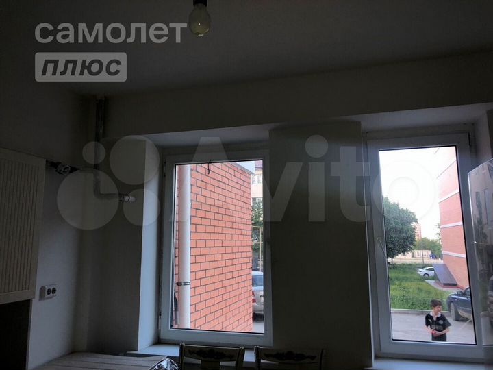 2-к. квартира, 48 м², 1/10 эт.