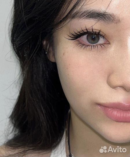 Модель на наращивание ресниц