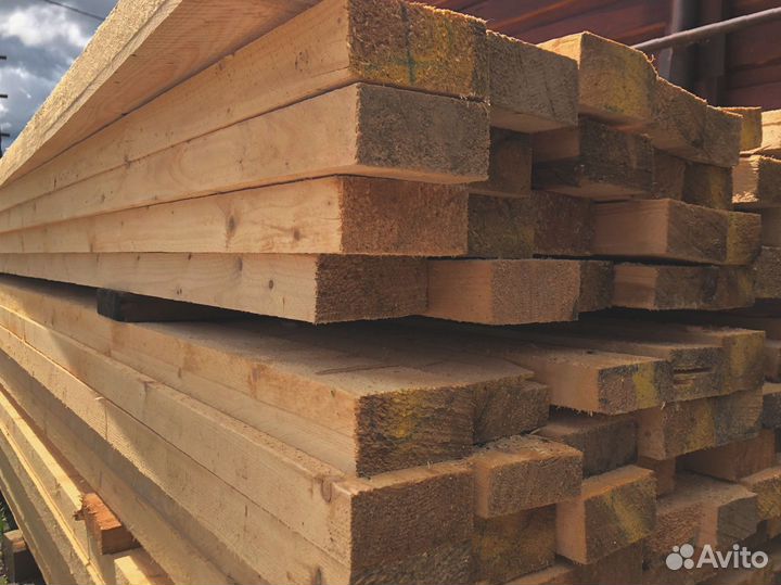 Доски из сосны, легкий и прочный материал для строительства