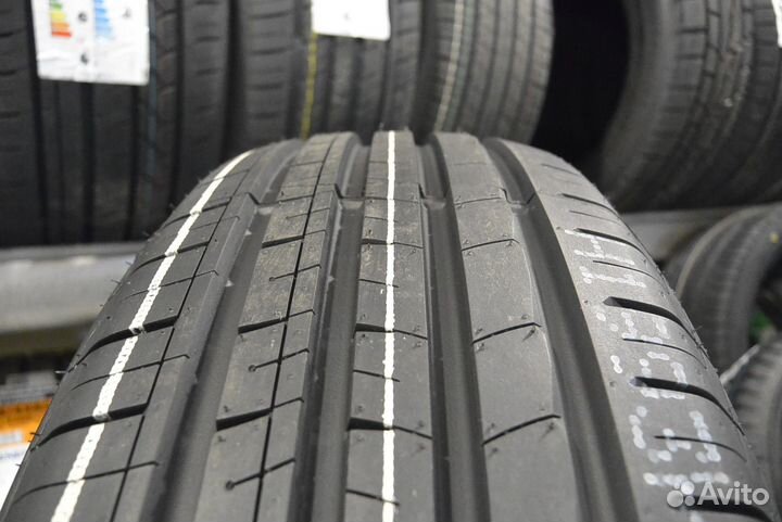 Royal Black Royal Mile 205/65 R16 95H