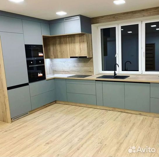 Кухня под потолок на дачу