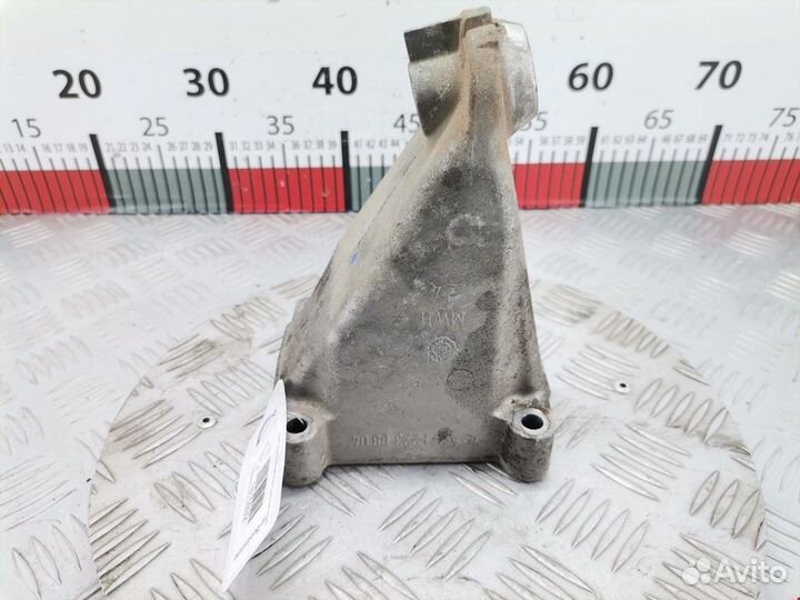 Кронштейн двигателя Mercedes-Benz C-Класс