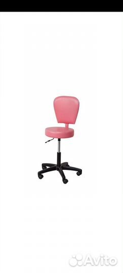 Стул и лампа-лупа