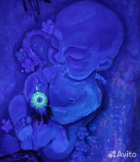 Полотно нарисовано флюрисцентными красками