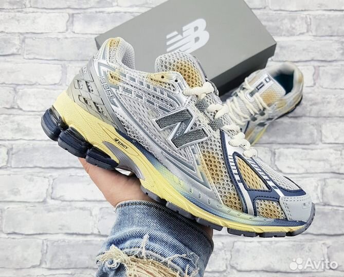 Женские кроссовки New Balance 1906R