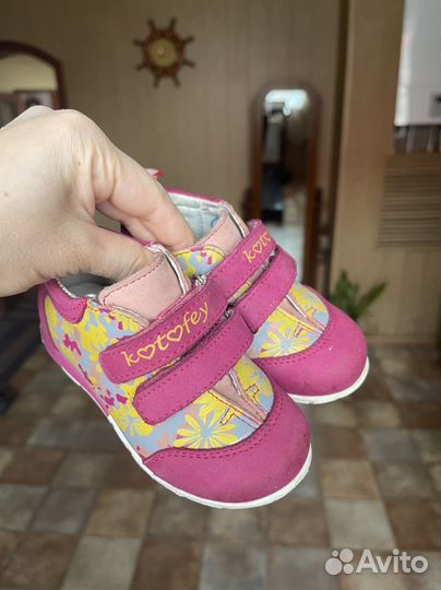 Кроссовки для девочки
