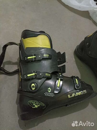 Горные лыжи и ботинки