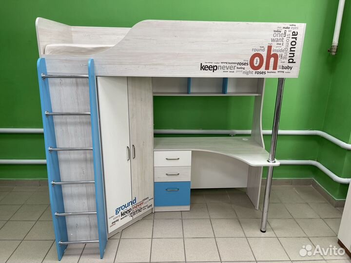 Двухъярусная кровать со шкафом и столом