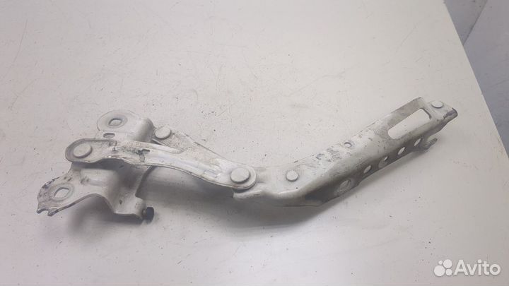 Петля капота Skoda SuperB 2015, 2017