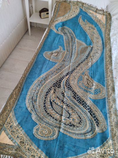 Палантин нарядный - отличный подарок