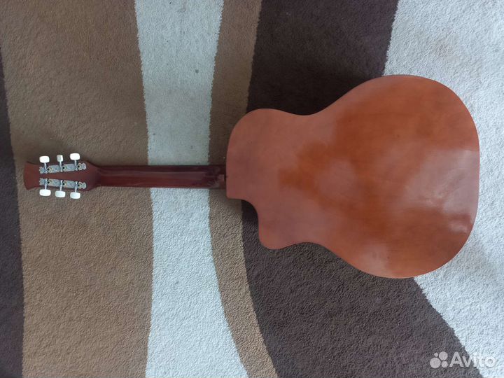 Акустическая гитара
