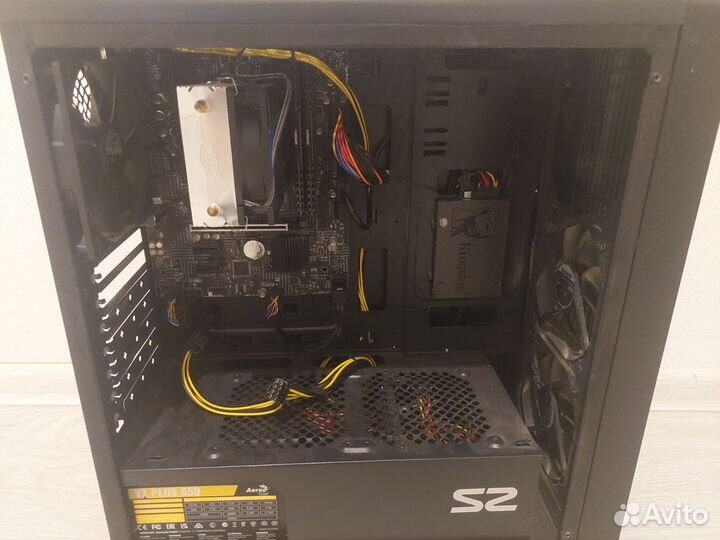 Игровой компьютер с монитором