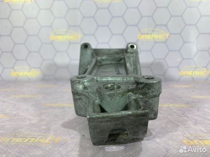 Кронштейн двигателя левый Mercedes Sprinter