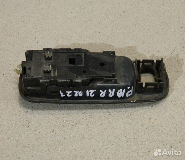 Ручка двери задней правой внутр. Nissan Primera P1