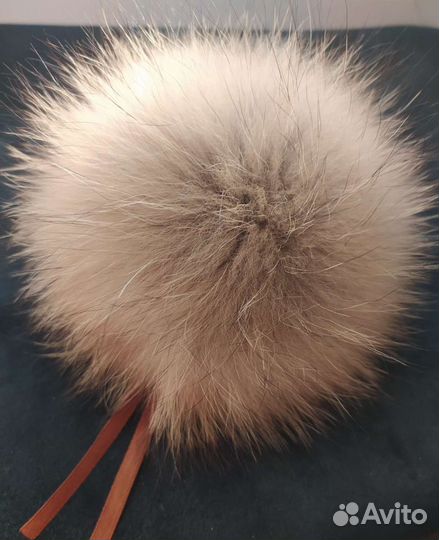 Помпон из меха енота