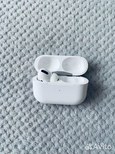 Кейс с левым наушником Air Pods pro Apple
