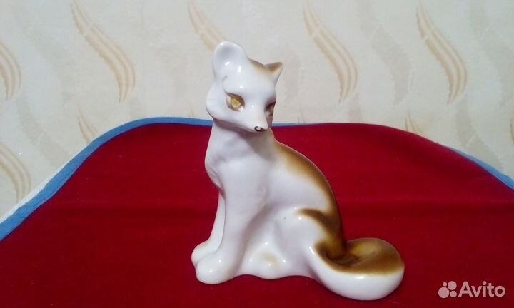 Фарфоровая фигурка 