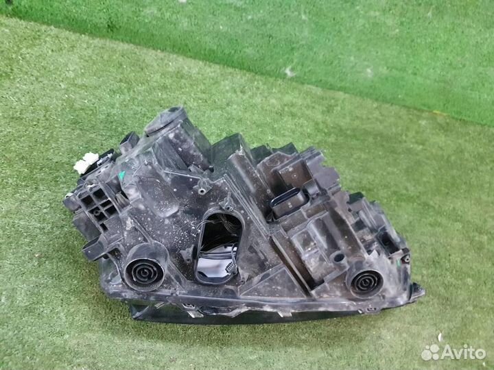 Фара левая Skoda Rapid