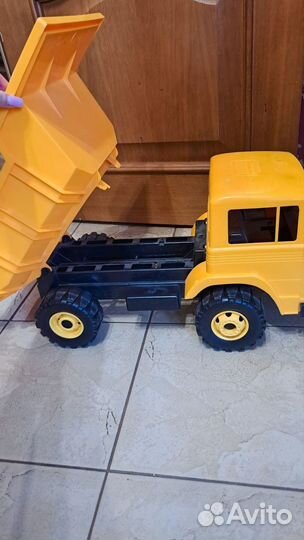 Игрушка самосвал большой